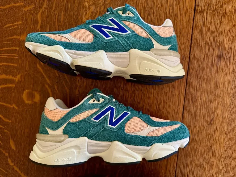 NIB New Balance 9060 New Spruce/Peach Blossom W8.5/Y7